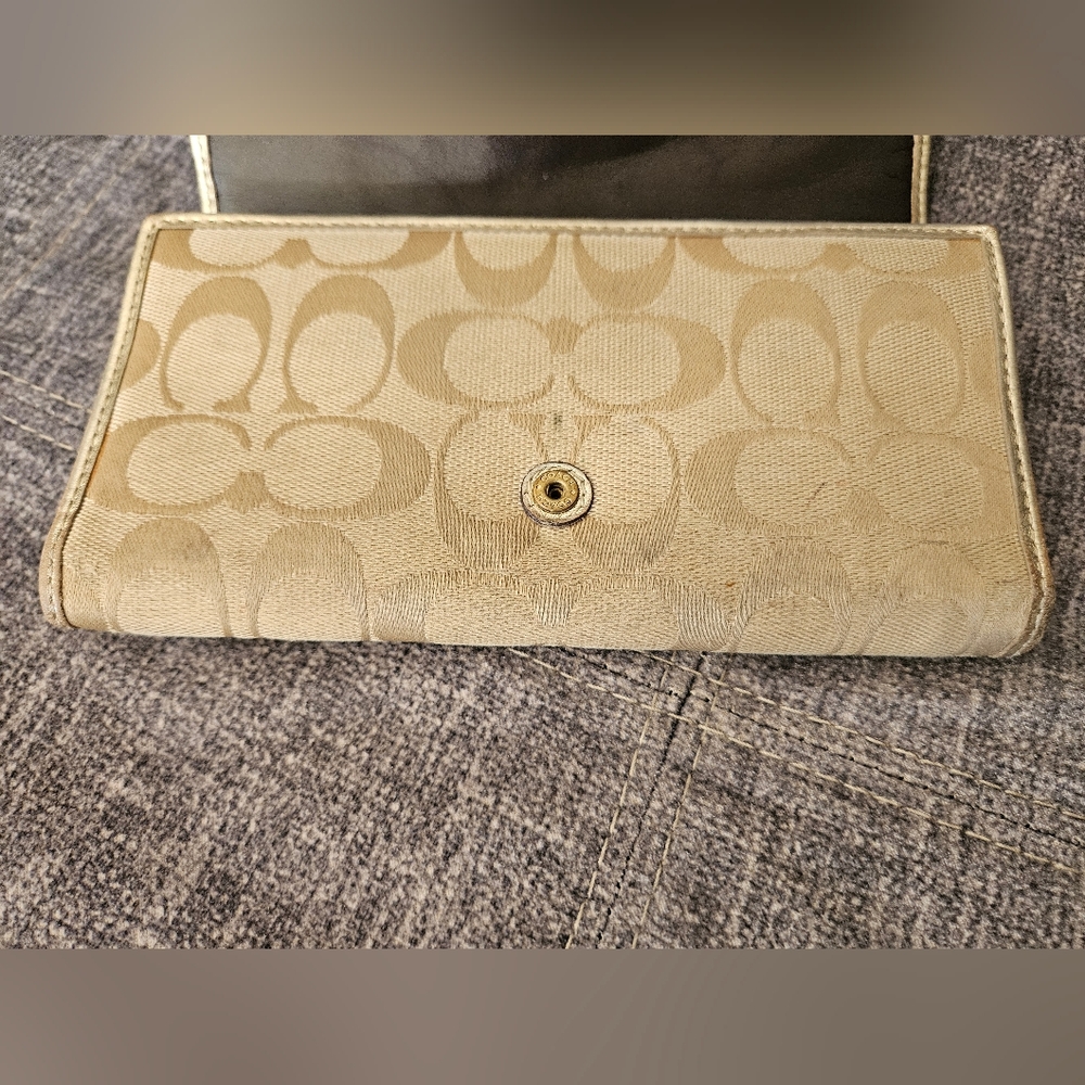 Vintage Coach Soho Signature Flap Buckle Snap Bifold Wallet in gold metallic. - Picture 10 of 15